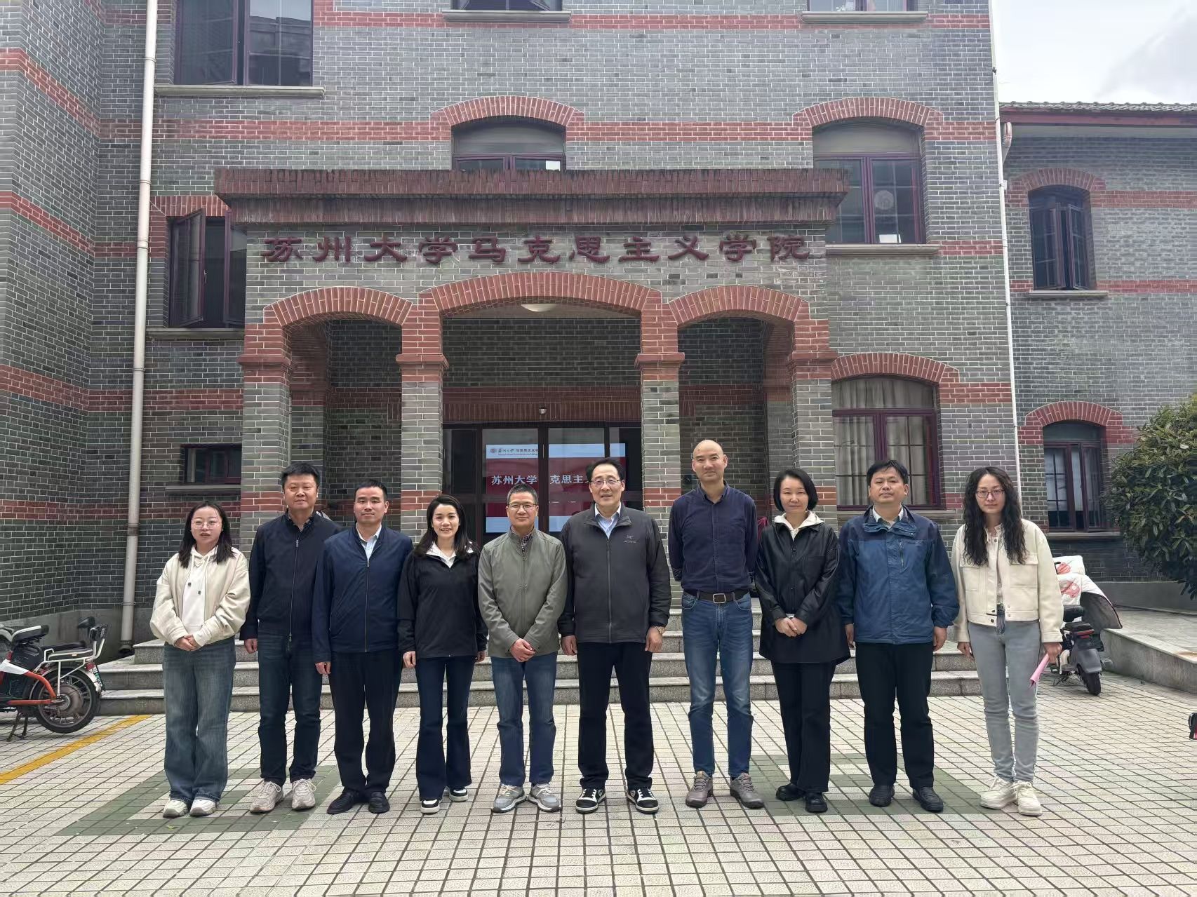 威廉希尔官网数据赴苏州大学交流学习并开展高层次人才引进宣讲会